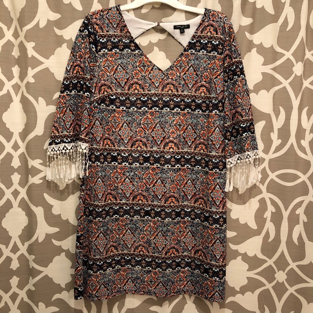 Dress w Fringe Sleeve & Keyhole Back